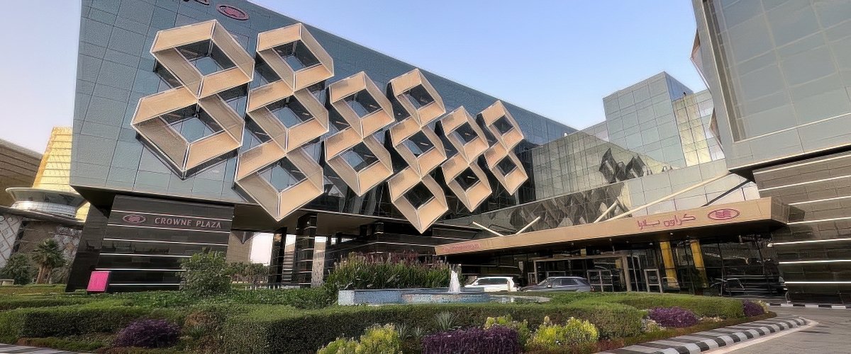 فندق ومركز مؤتمرات كراون بلازا مسقط